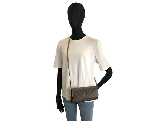 Bolso de hombro Louis Vuitton Monogram Pochette Twin GM Castaño Monograma - vista 7