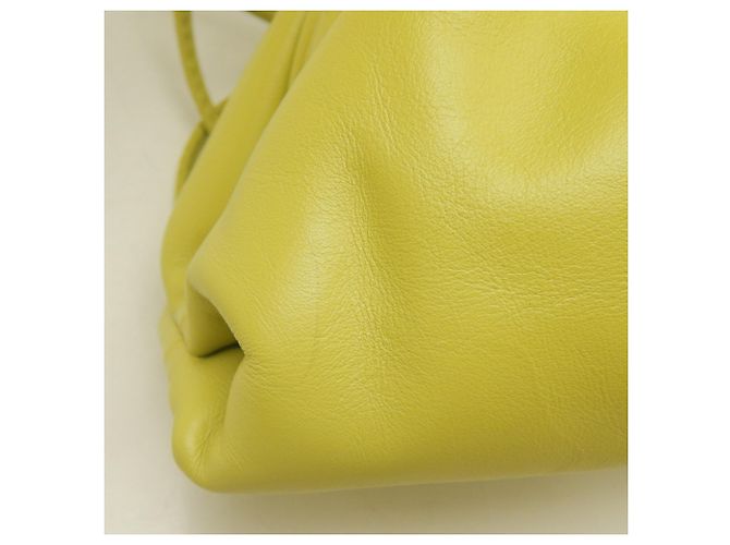 Bottega Veneta Mini The Pouch Shoulder Bag D'oro - vista 10