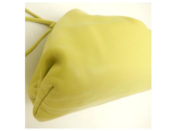 Bottega Veneta Mini The Pouch Shoulder Bag D'oro - vista 11