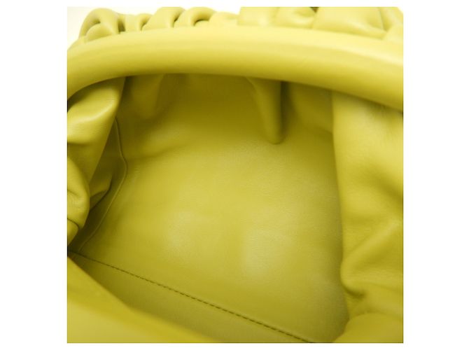 Bottega Veneta Mini The Pouch Shoulder Bag D'oro - vista 13