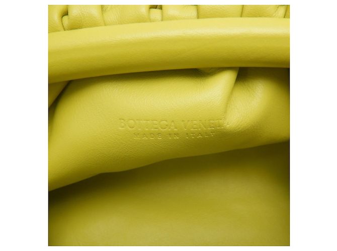 Bottega Veneta Mini The Pouch Shoulder Bag D'oro - vista 14