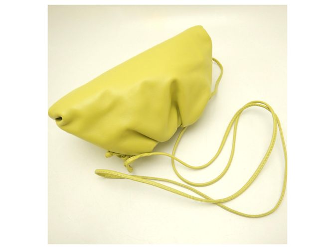 Bottega Veneta Mini The Pouch Shoulder Bag D'oro - vista 3
