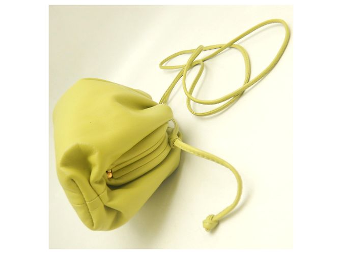 Bottega Veneta Mini The Pouch Shoulder Bag D'oro - vista 4