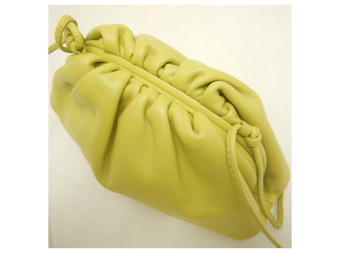 Bottega Veneta Mini The Pouch Shoulder Bag D'oro - vista 7