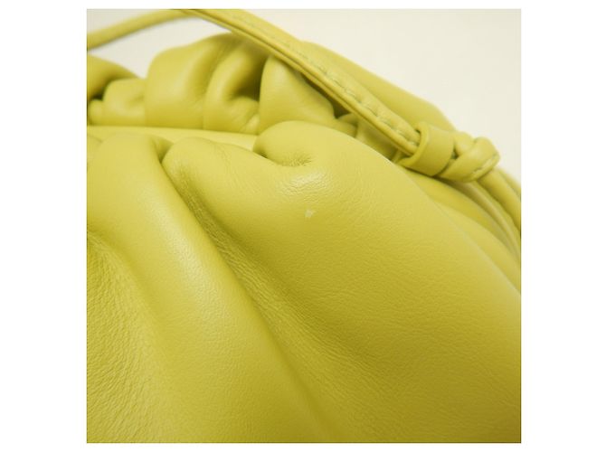 Bottega Veneta Mini The Pouch Shoulder Bag D'oro - vista 9
