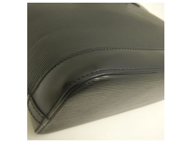 Bolsa Louis Vuitton Epi Alma PM Preto - vista 17