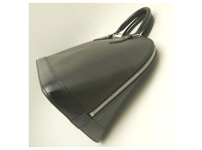 Bolsa Louis Vuitton Epi Alma PM Preto - vista 4