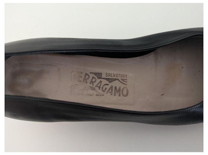 Salvatore Ferragamo Décolleté Vara in pelle nera Nero - vista 3