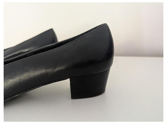 Salvatore Ferragamo Décolleté Vara in pelle nera Nero - vista 5