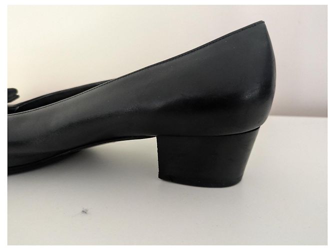 Salvatore Ferragamo Décolleté Vara in pelle nera Nero - vista 6