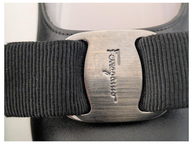 Salvatore Ferragamo Décolleté Vara in pelle nera Nero - vista 7