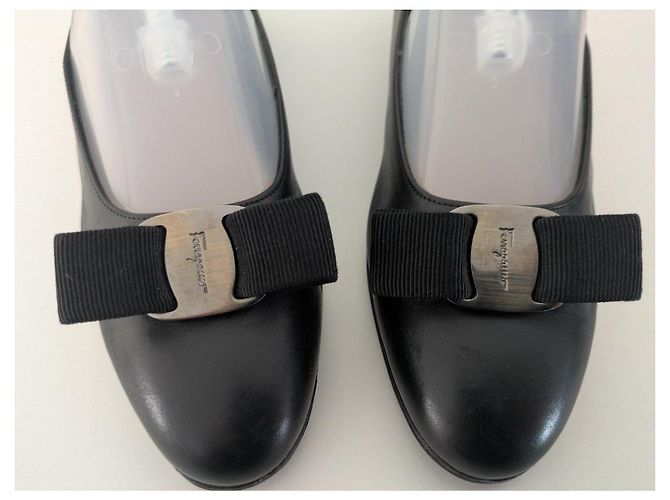 Salvatore Ferragamo Décolleté Vara in pelle nera Nero - vista 8