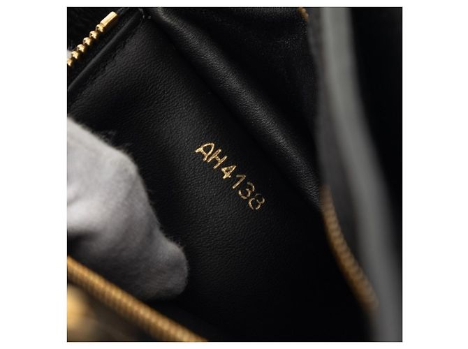 Louis Vuitton Capucines PM Handtasche Schwarz - Ansicht 6