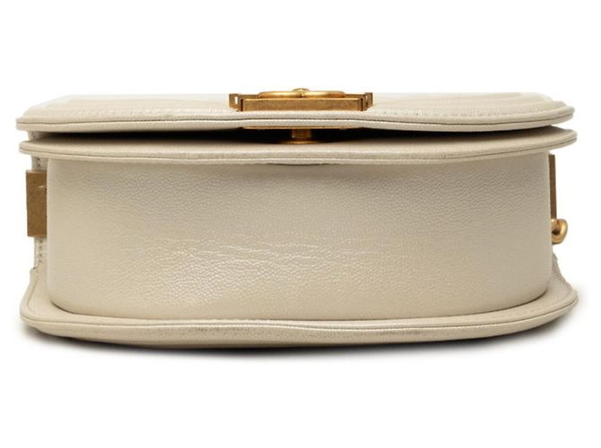 Bolso de hombro Chanel Coco Mark Boy Chain Blanco Crudo - vista 3