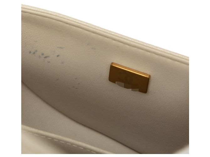 Bolso de hombro Chanel Coco Mark Boy Chain Blanco Crudo - vista 5