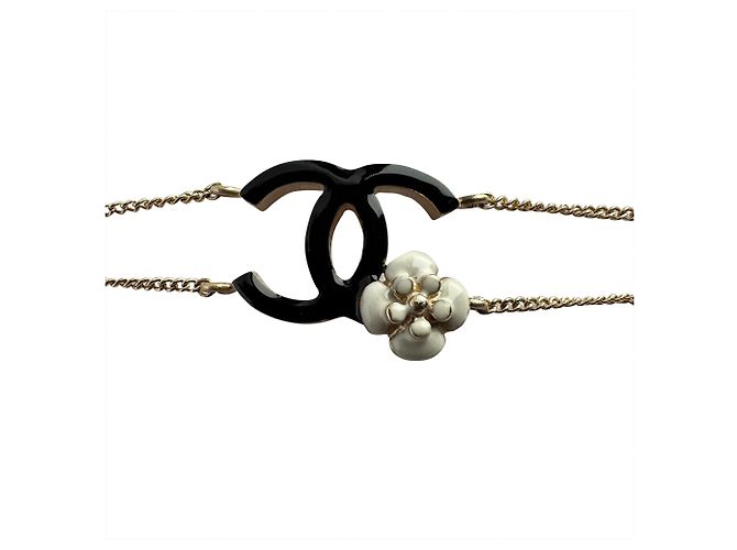 Timeless Bracciale Chanel CC Camelia a doppio giro in metallo dorato D'oro - vista 3