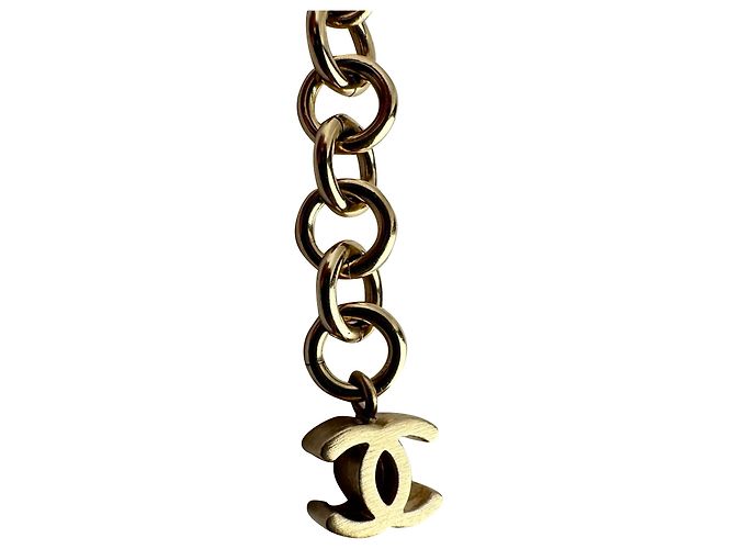 Timeless Bracciale Chanel CC Camelia a doppio giro in metallo dorato D'oro - vista 4