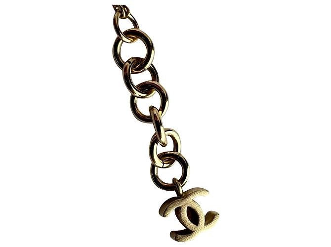 Timeless Bracciale Chanel CC Camelia a doppio giro in metallo dorato D'oro - vista 5