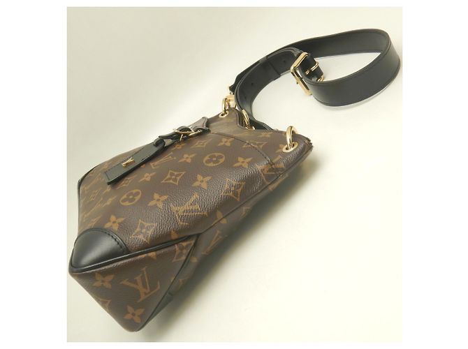 Borsa a tracolla Louis Vuitton Monogram Odeon NM PM Marrone - vista 4