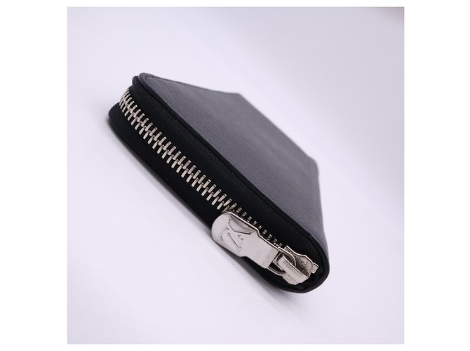 Louis Vuitton Taiga Zippy Wallet Black - view 5