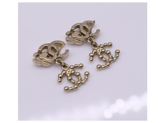 Boucles d'oreilles Chanel Triple Coco Mark strass Doré - vue 4