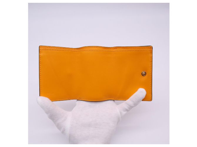 Cartera Micro Tri-fold Fendi en piel de becerro naranja - vista 11