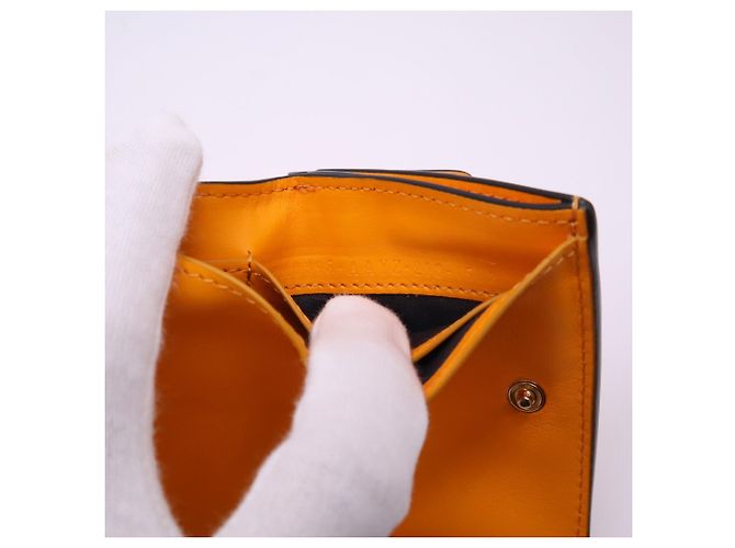 Cartera Micro Tri-fold Fendi en piel de becerro naranja - vista 15