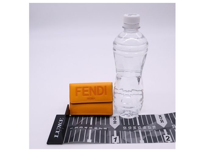 Cartera Micro Tri-fold Fendi en piel de becerro naranja - vista 3