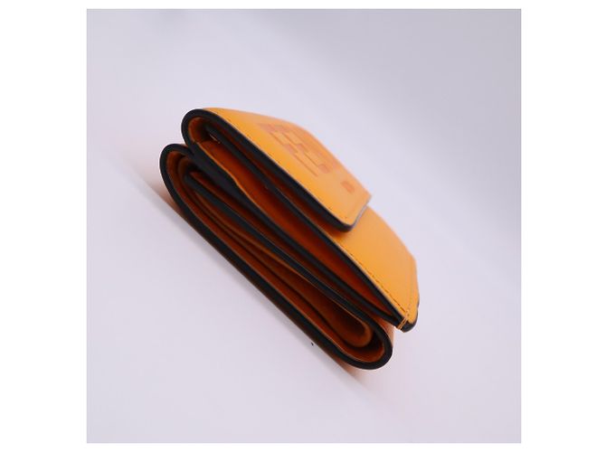 Cartera Micro Tri-fold Fendi en piel de becerro naranja - vista 5