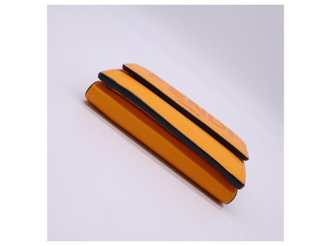 Cartera Micro Tri-fold Fendi en piel de becerro naranja - vista 7