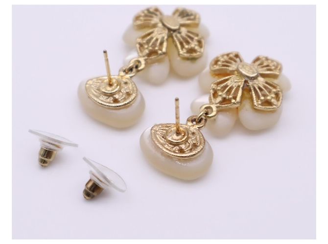 Pendientes Chanel Camellia Shell Flower Swing Blanco Dorado - vista 11