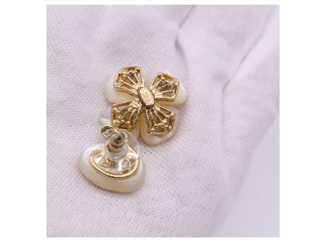 Pendientes Chanel Camellia Shell Flower Swing Blanco Dorado - vista 12