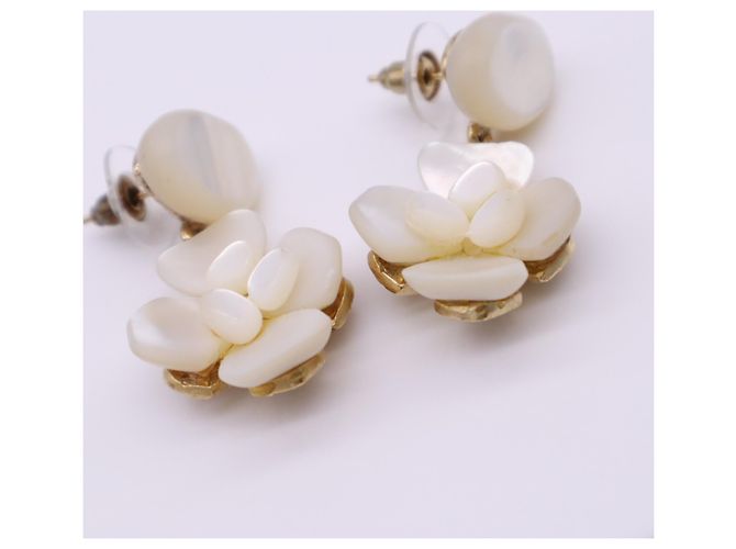 Pendientes Chanel Camellia Shell Flower Swing Blanco Dorado - vista 13