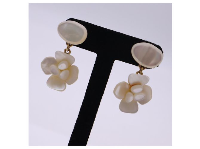 Pendientes Chanel Camellia Shell Flower Swing Blanco Dorado - vista 6