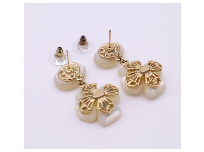 Pendientes Chanel Camellia Shell Flower Swing Blanco Dorado - vista 8