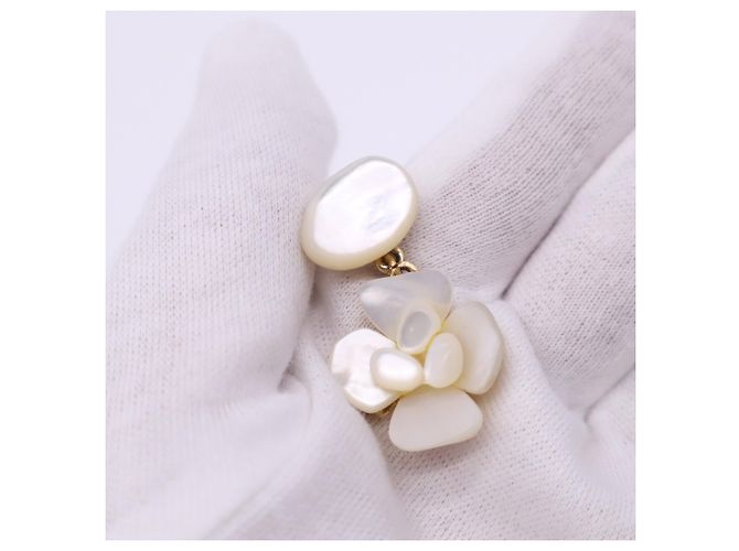 Pendientes Chanel Camellia Shell Flower Swing Blanco Dorado - vista 9