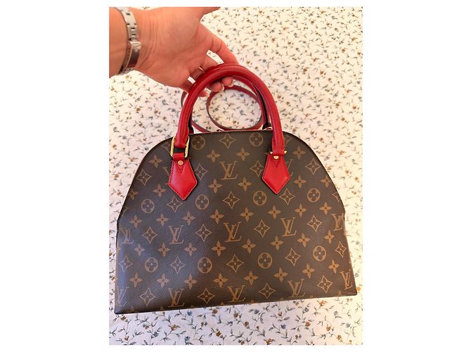 Louis Vuitton Alma BB Monogram Bolso de Hombro Castaño - vista 2