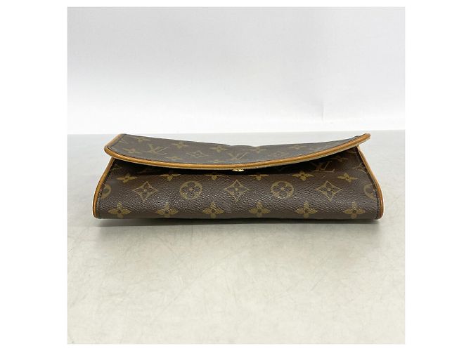 Bolso de hombro Louis Vuitton Monogram Pochette Twin GM Castaño - vista 3