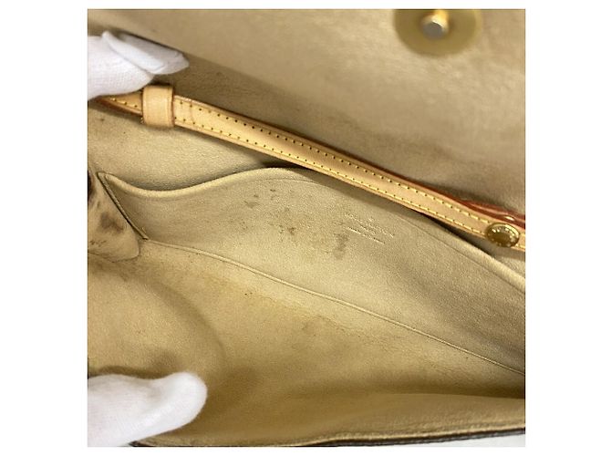 Bolso de hombro Louis Vuitton Monogram Pochette Twin GM Castaño - vista 4