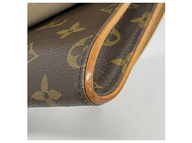 Bolso de hombro Louis Vuitton Monogram Pochette Twin GM Castaño - vista 6