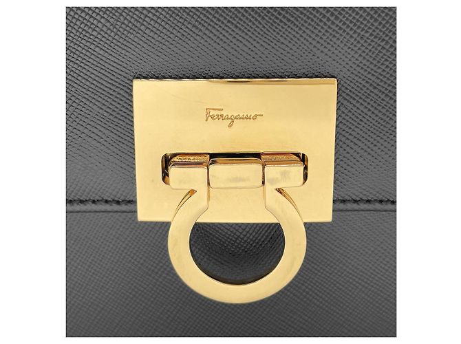 Borsa a tracolla con catena in pelle goffrata Gancini Salvatore Ferragamo Marrone Nero - vista 11