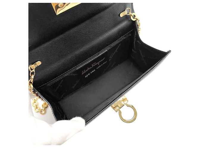 Borsa a tracolla con catena in pelle goffrata Gancini Salvatore Ferragamo Marrone Nero - vista 7