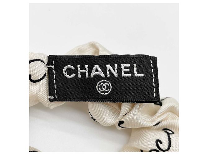 Coletero de seda Chanel en blanco - vista 3