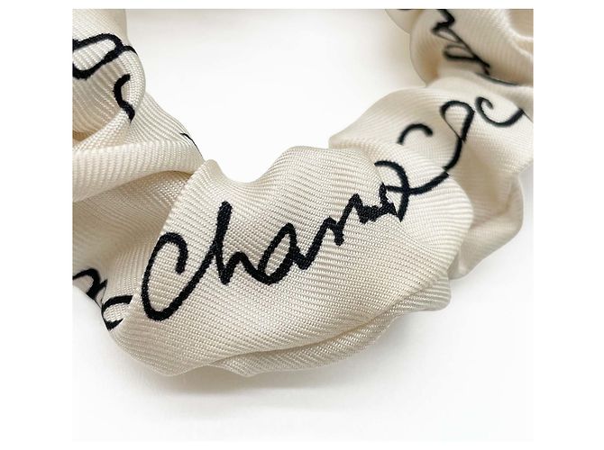 Coletero de seda Chanel en blanco - vista 5