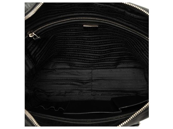 Sac à main porte-documents Prada en cuir Saffiano avec plaque logo triangle Noir - vue 4
