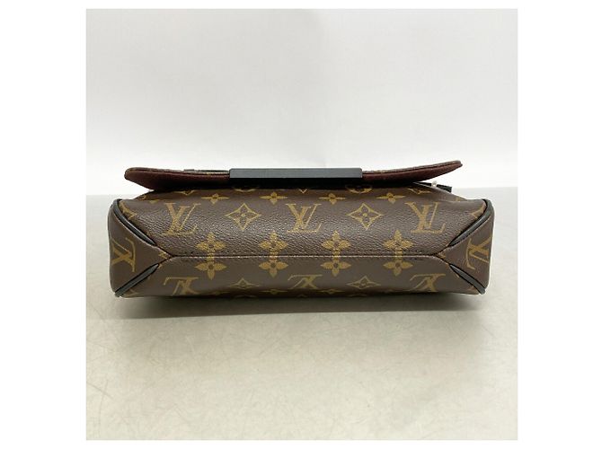 Bolso de hombro Louis Vuitton Monogram Macassar District PM Castaño - vista 3