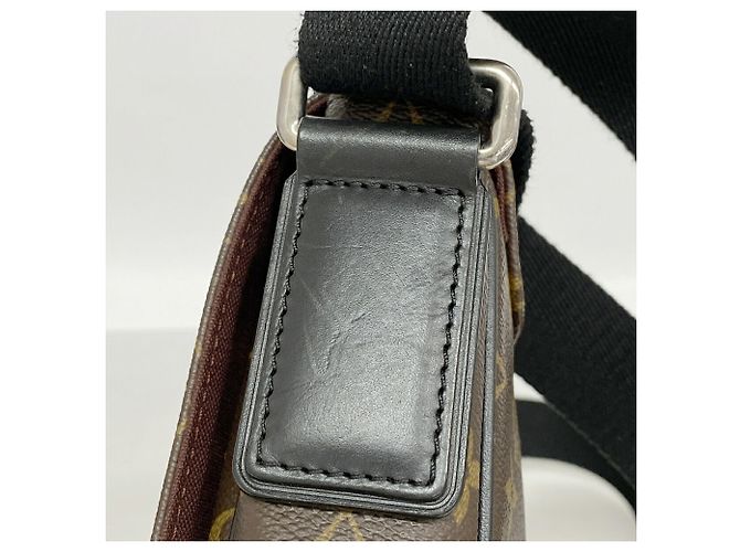 Bolso de hombro Louis Vuitton Monogram Macassar District PM Castaño - vista 8