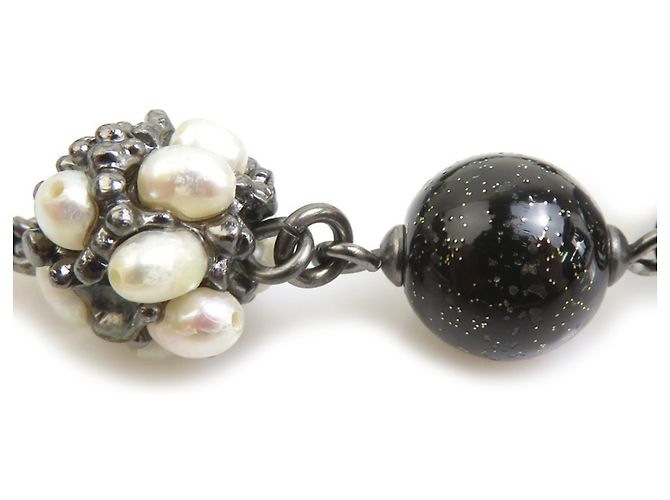 Pulseira com pingentes Chanel Preto Branco Metálico - vista 2