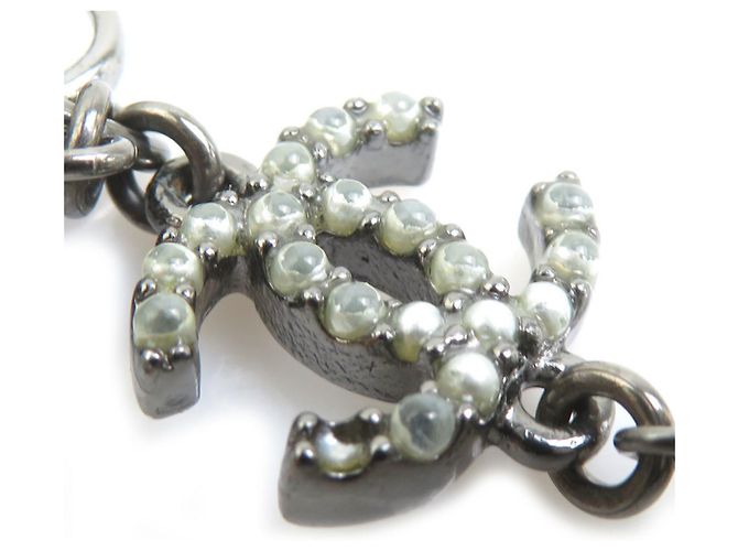 Pulseira com pingentes Chanel Preto Branco Metálico - vista 6