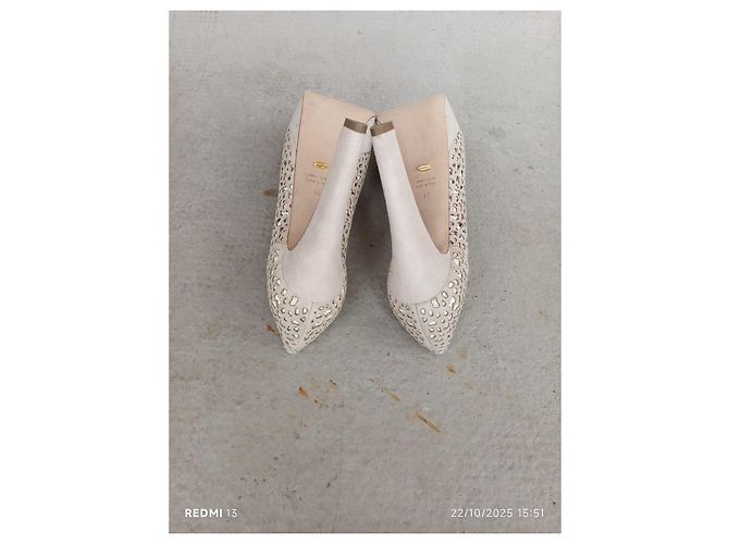 Sergio Rossi Décolleté in pelle traforata ecru/beige Crudo - vista 10